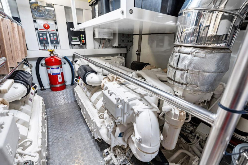 FLYBRIDGE  2018 80' 0" AZIMUT YACHTS