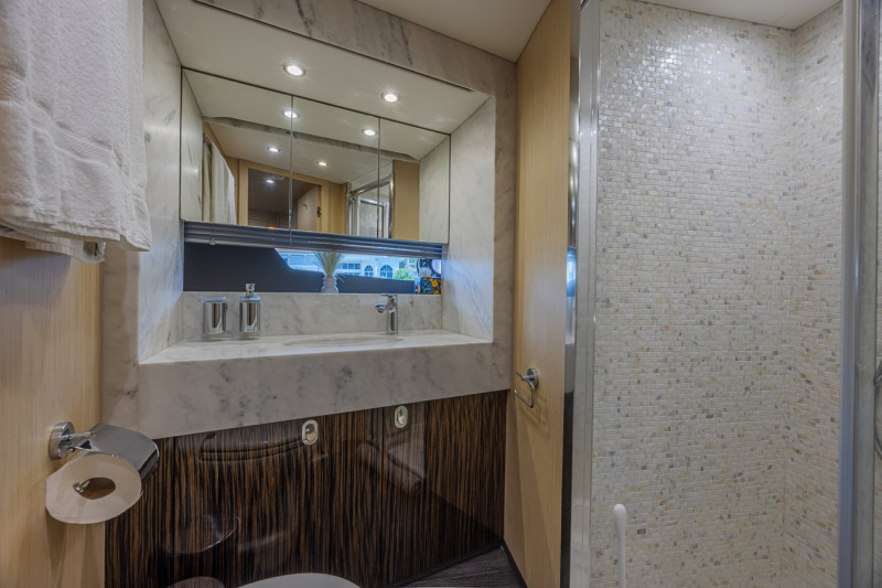 75 YACHT 2017 75' 0" SUNSEEKER