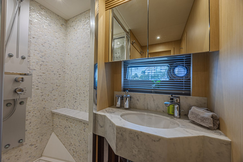 75 YACHT 2017 75' 0" SUNSEEKER