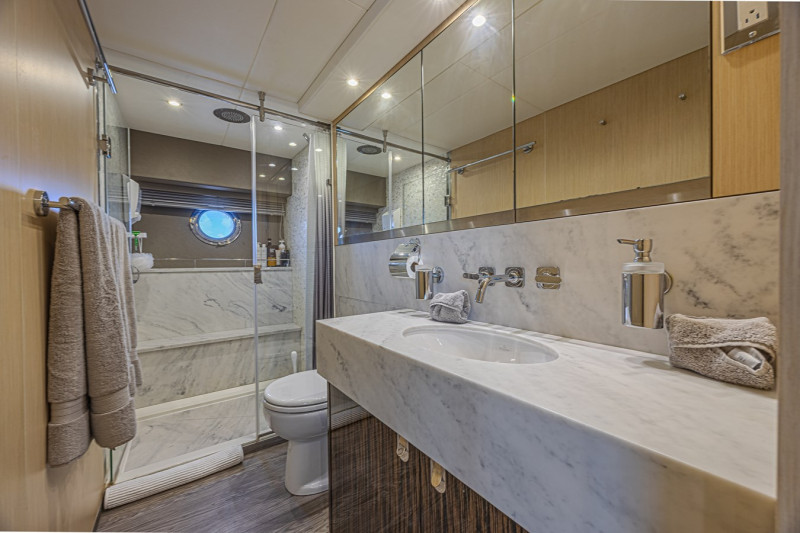 75 YACHT 2017 75' 0" SUNSEEKER