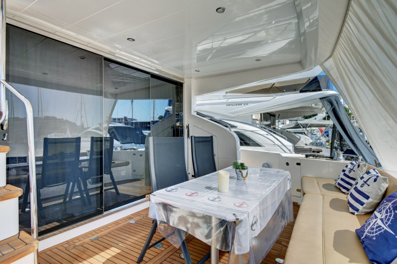 2009 62' 0" PRINCESS YACHTS
