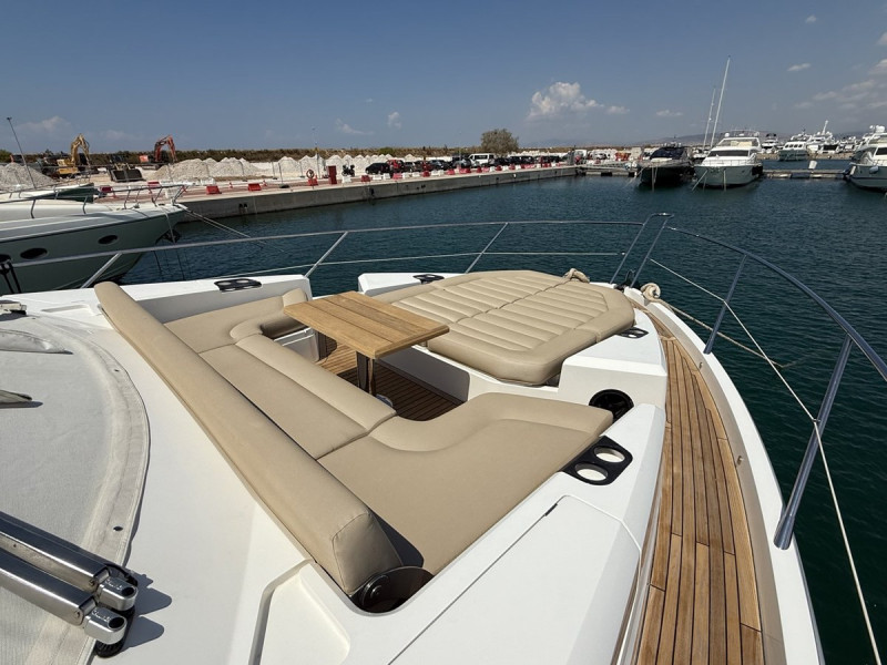 MANHATTAN 66 2018 68' 3" SUNSEEKER