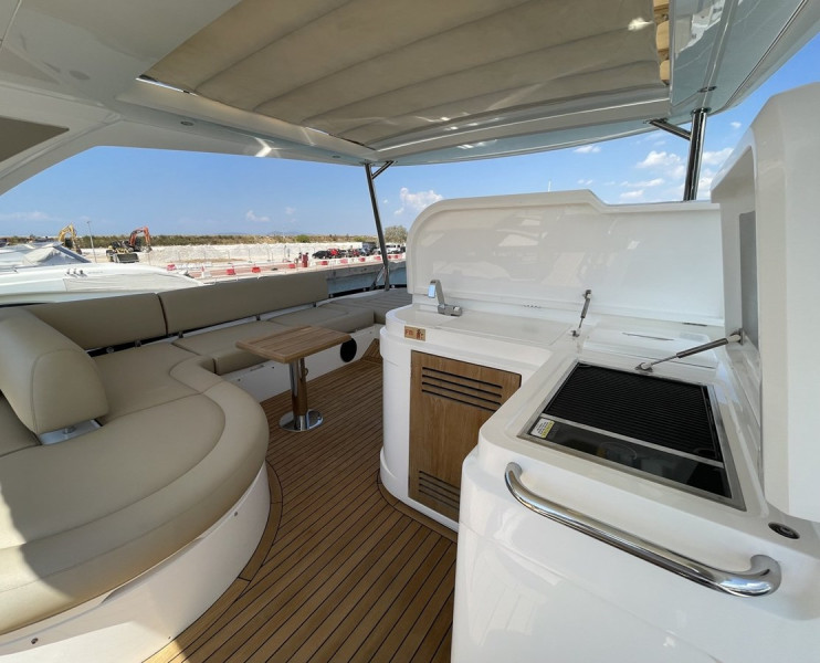 MANHATTAN 66 2018 68' 3" SUNSEEKER