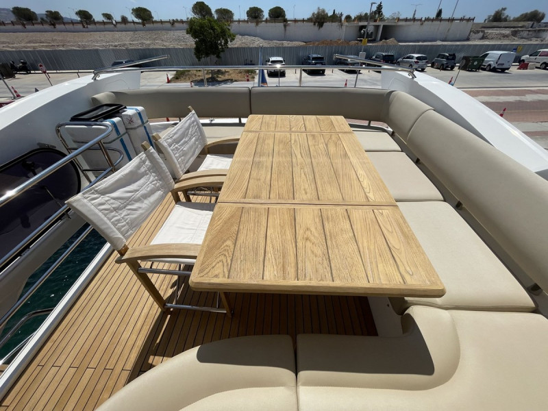 MANHATTAN 66 2018 68' 3" SUNSEEKER