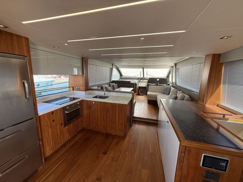 MANHATTAN 66 2018 68' 3" SUNSEEKER