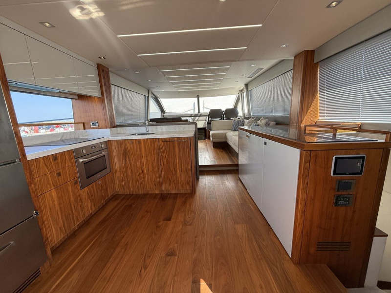 MANHATTAN 66 2018 68' 3" SUNSEEKER