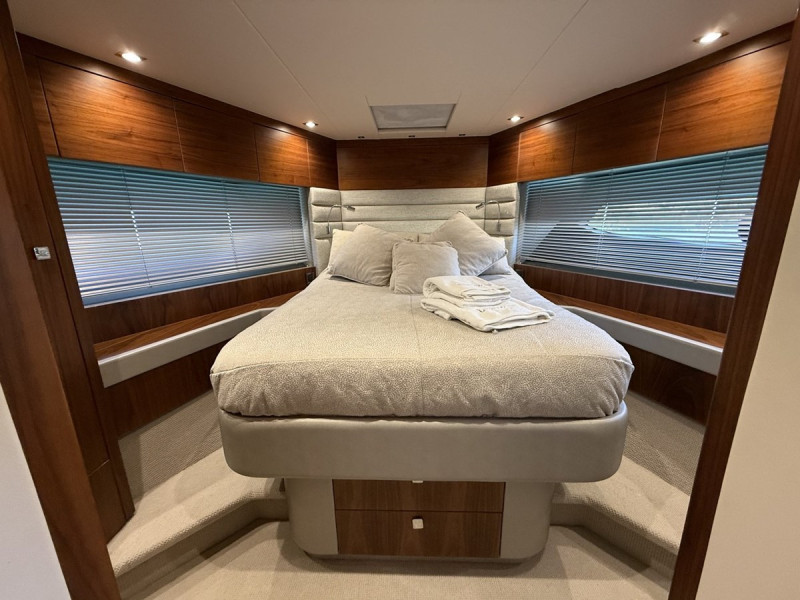 MANHATTAN 66 2018 68' 3" SUNSEEKER