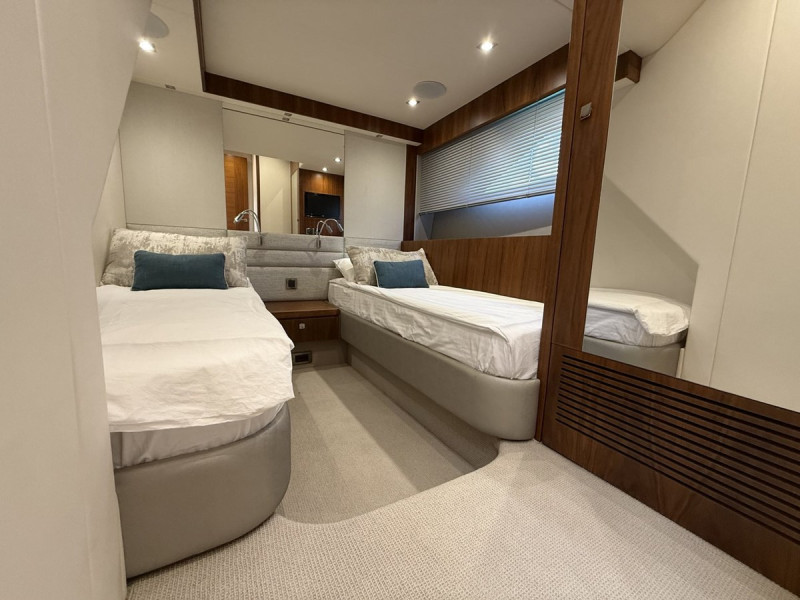 MANHATTAN 66 2018 68' 3" SUNSEEKER