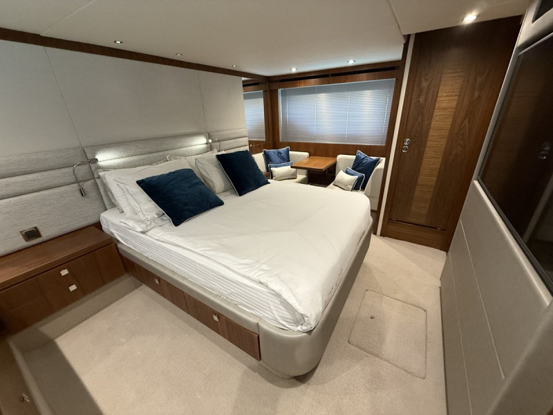 MANHATTAN 66 2018 68' 3" SUNSEEKER