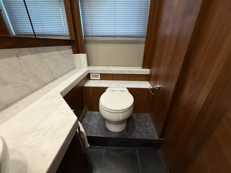 MANHATTAN 66 2018 68' 3" SUNSEEKER