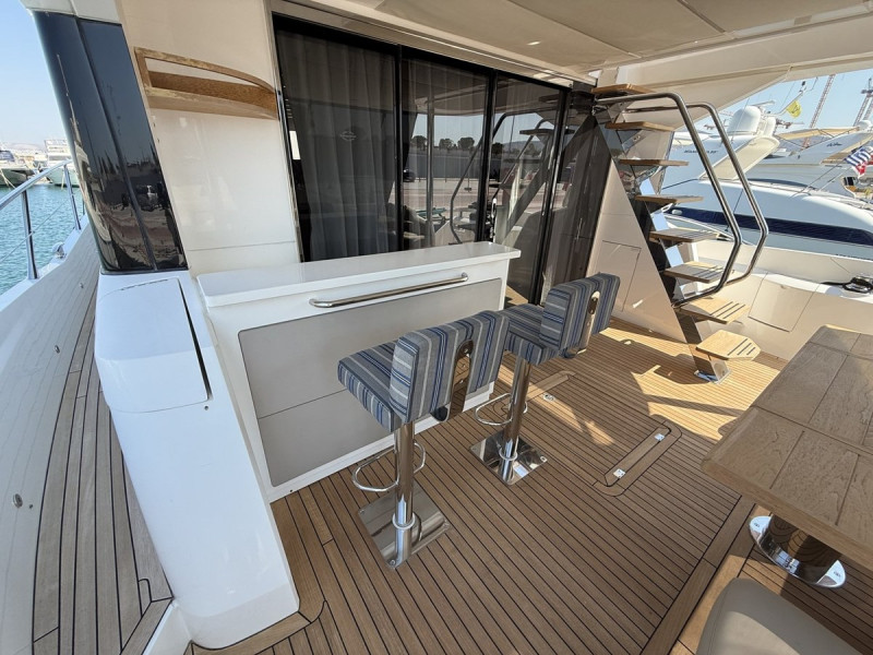 MANHATTAN 66 2018 68' 3" SUNSEEKER