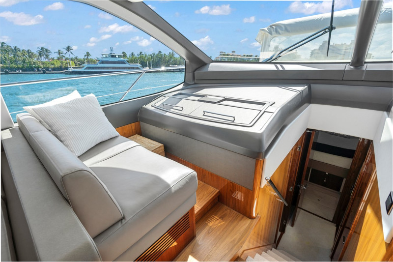 MANHATTAN 66 2019 68' 0" SUNSEEKER