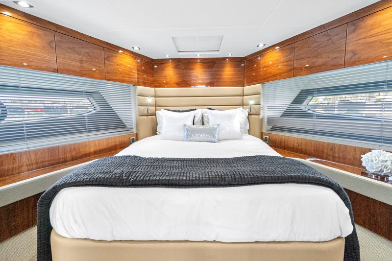 MANHATTAN 66 2019 68' 0" SUNSEEKER