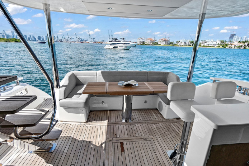 MANHATTAN 66 2019 68' 0" SUNSEEKER