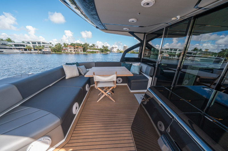 PREDATOR 65 2022 65' 0" SUNSEEKER