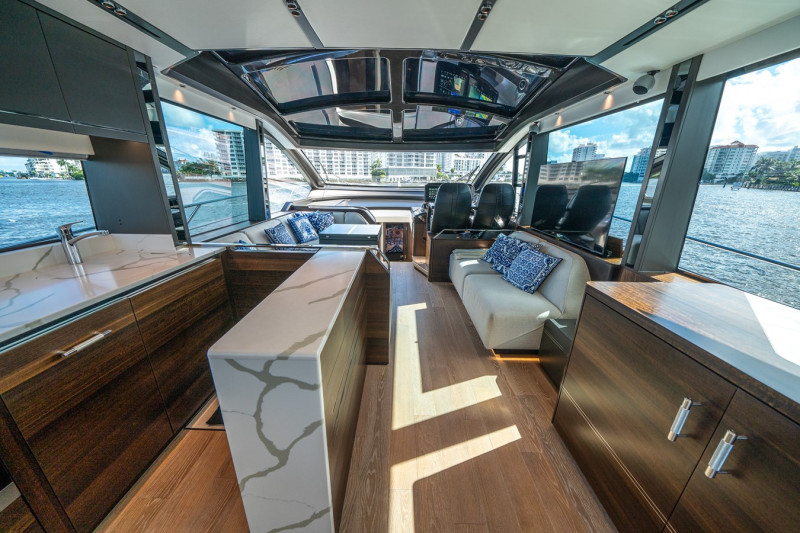 PREDATOR 65 2022 65' 0" SUNSEEKER