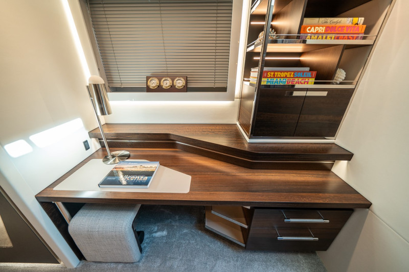 PREDATOR 65 2022 65' 0" SUNSEEKER