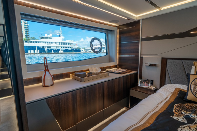 PREDATOR 65 2022 65' 0" SUNSEEKER