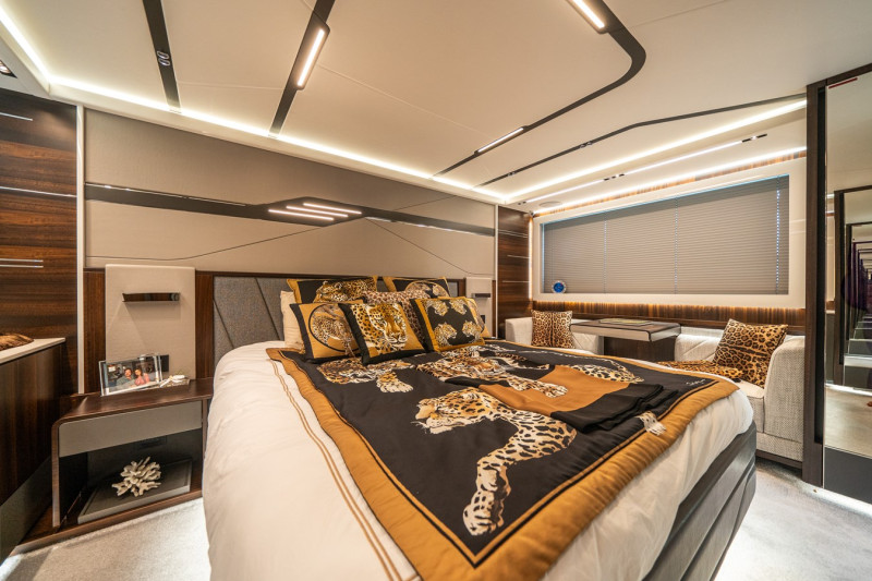 PREDATOR 65 2022 65' 0" SUNSEEKER