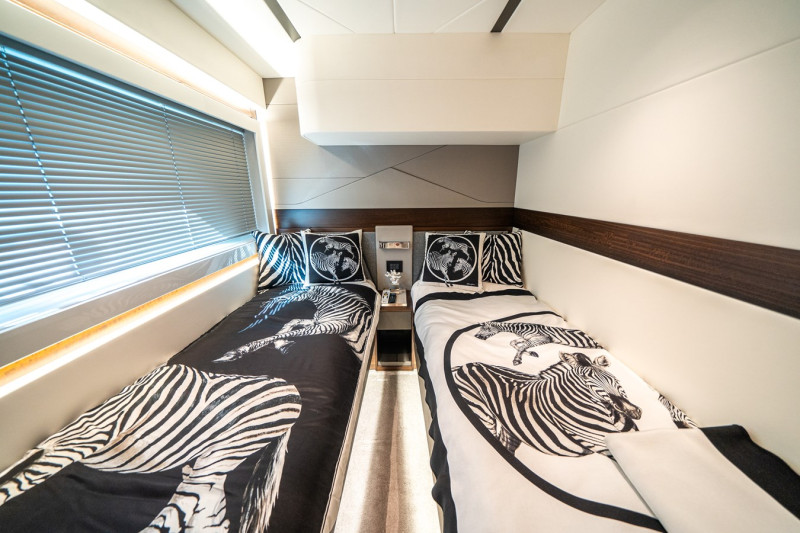 PREDATOR 65 2022 65' 0" SUNSEEKER