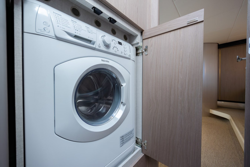 60 FLY 2023 60' 0" AZIMUT YACHTS