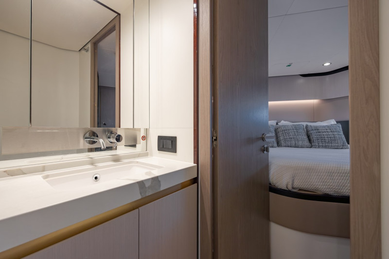 60 FLY 2023 60' 0" AZIMUT YACHTS