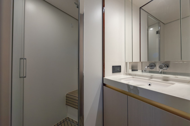 60 FLY 2023 60' 0" AZIMUT YACHTS