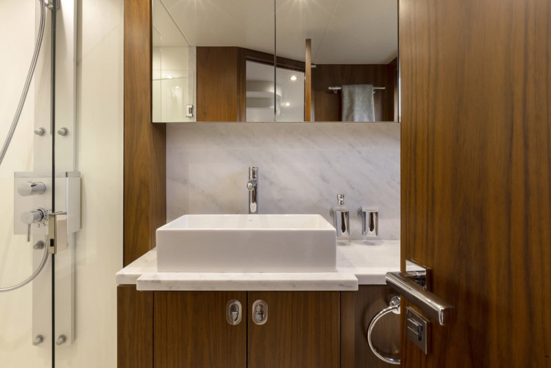 MANHATTAN 65 2016 69' 1" SUNSEEKER