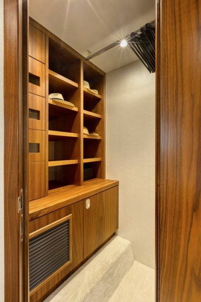 MANHATTAN 65 2016 69' 1" SUNSEEKER