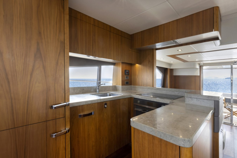 MANHATTAN 65 2016 69' 1" SUNSEEKER