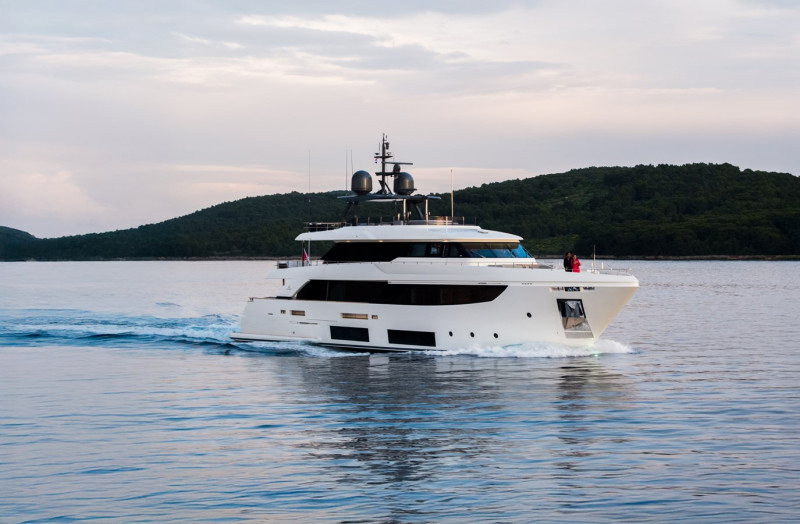 NAVETTA 33 2019 108' 3" CUSTOM LINE