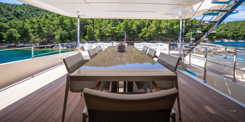 NAVETTA 33 2019 108' 3" CUSTOM LINE