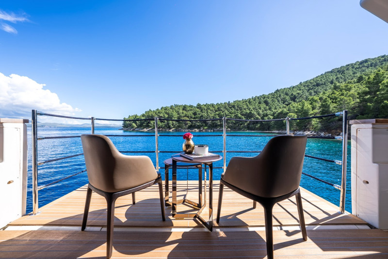 NAVETTA 33 2019 108' 3" CUSTOM LINE