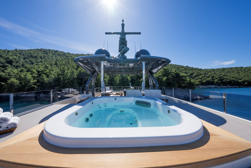 NAVETTA 33 2019 108' 3" CUSTOM LINE