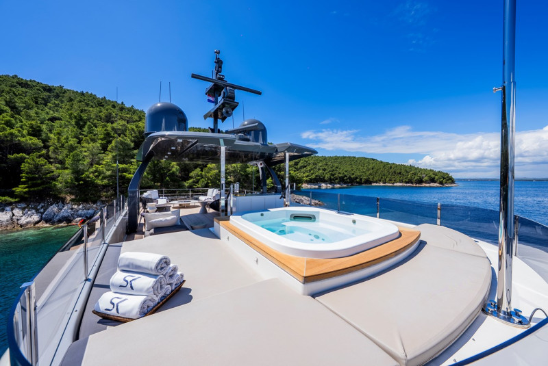 NAVETTA 33 2019 108' 3" CUSTOM LINE