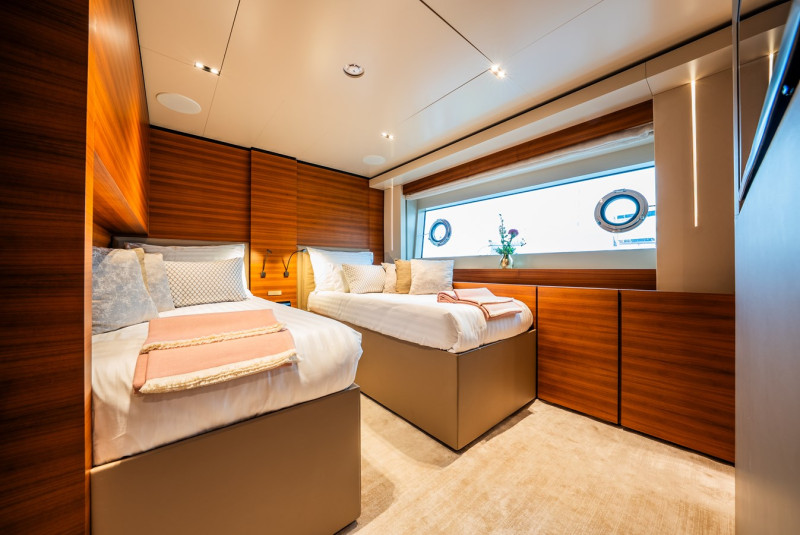 NAVETTA 33 2019 108' 3" CUSTOM LINE