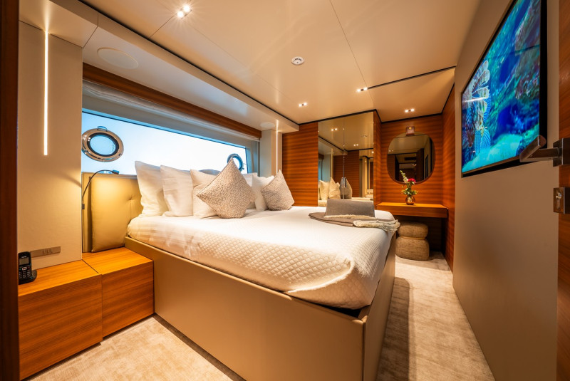 NAVETTA 33 2019 108' 3" CUSTOM LINE