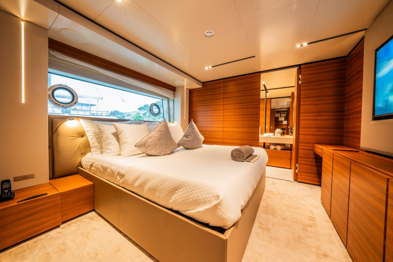 NAVETTA 33 2019 108' 3" CUSTOM LINE