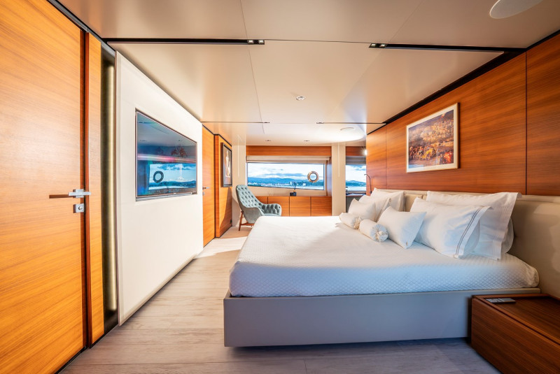 NAVETTA 33 2019 108' 3" CUSTOM LINE