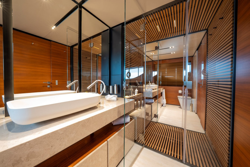 NAVETTA 33 2019 108' 3" CUSTOM LINE