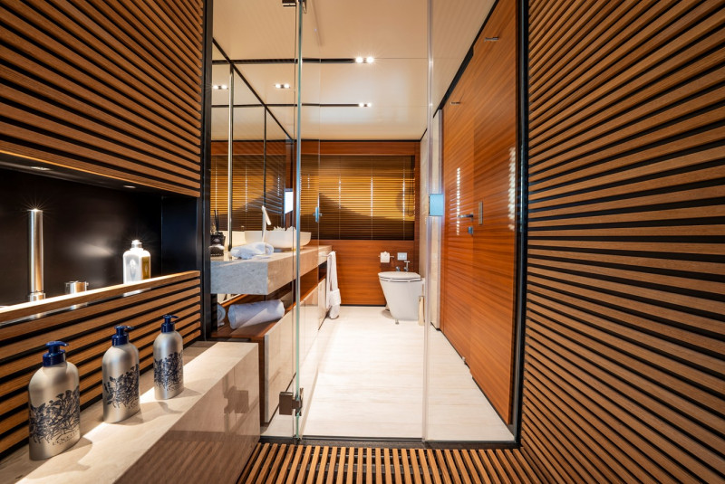 NAVETTA 33 2019 108' 3" CUSTOM LINE