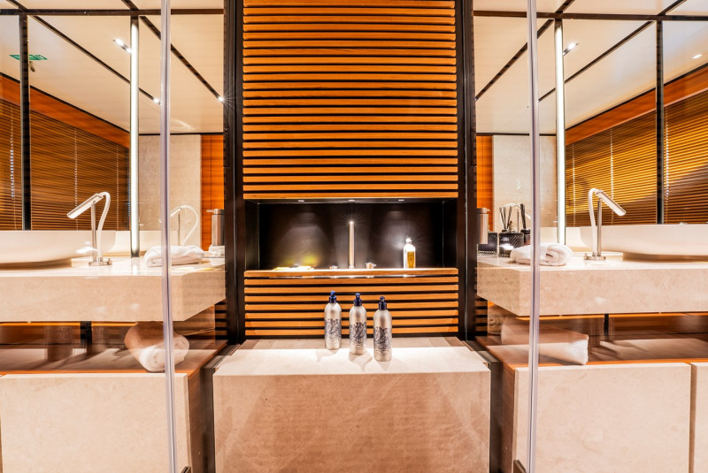 NAVETTA 33 2019 108' 3" CUSTOM LINE