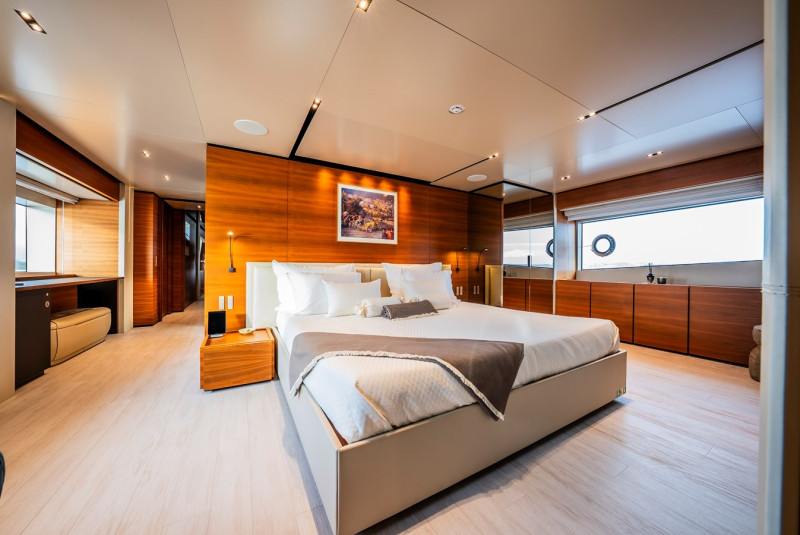 NAVETTA 33 2019 108' 3" CUSTOM LINE