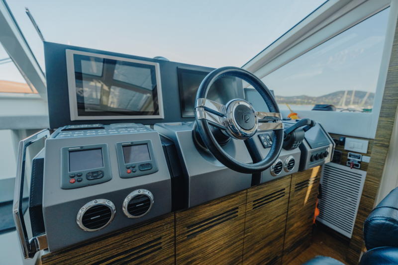 ABSOLUTE 70 STY 2010 ABSOLUTE