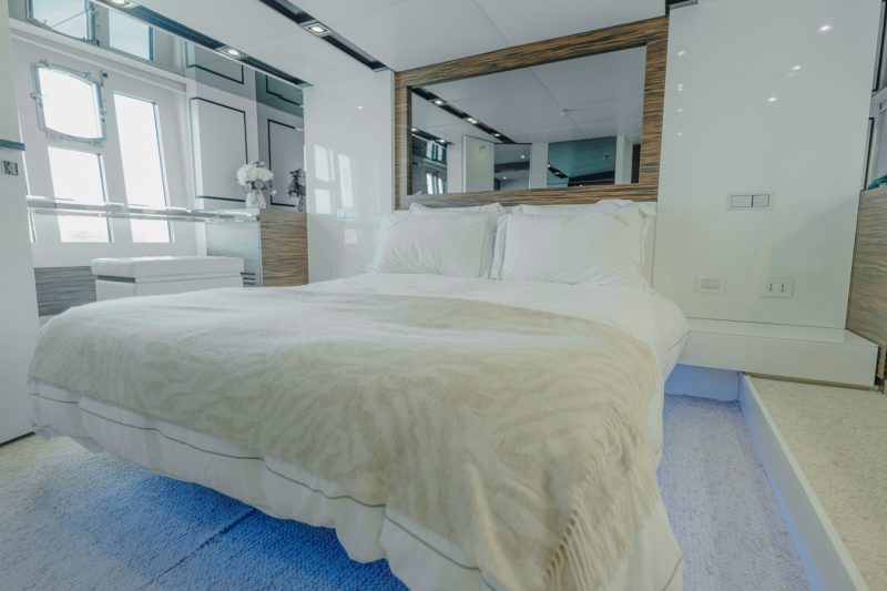 ABSOLUTE 70 STY 2010 ABSOLUTE