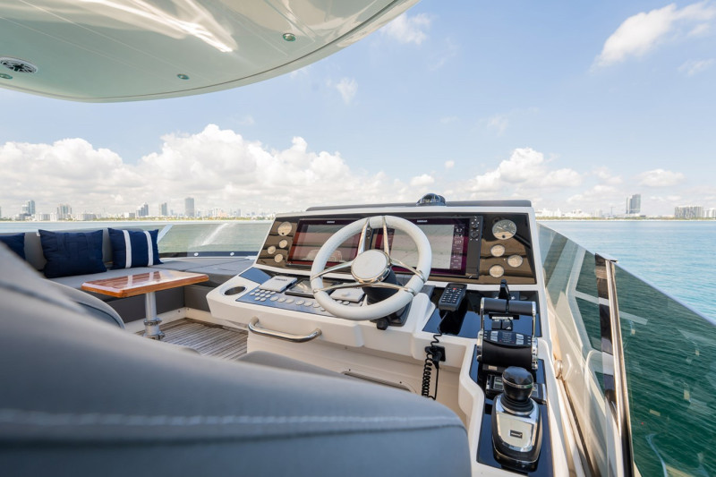 76 YACHT 2018 77' 0" SUNSEEKER