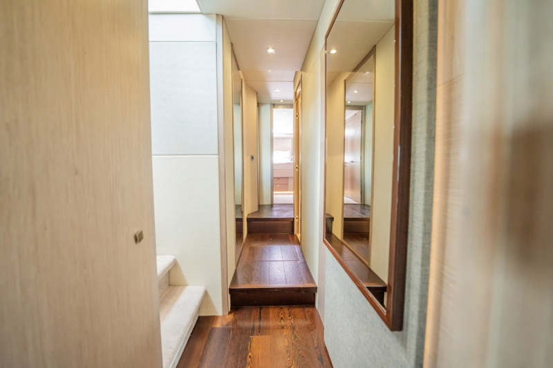 76 YACHT 2018 77' 0" SUNSEEKER