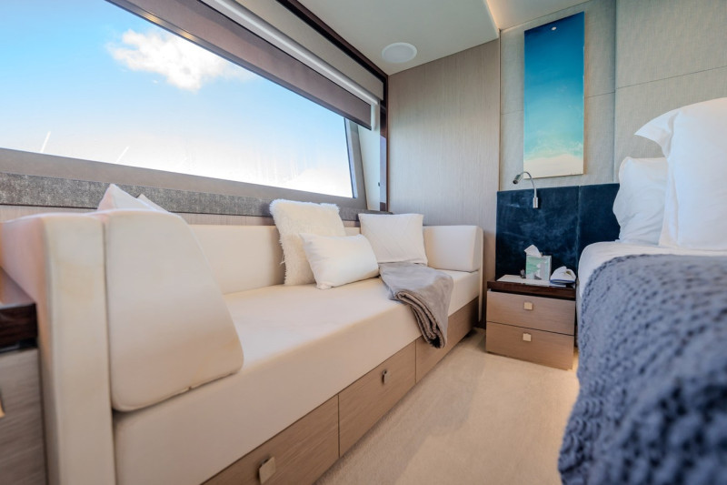 76 YACHT 2018 77' 0" SUNSEEKER