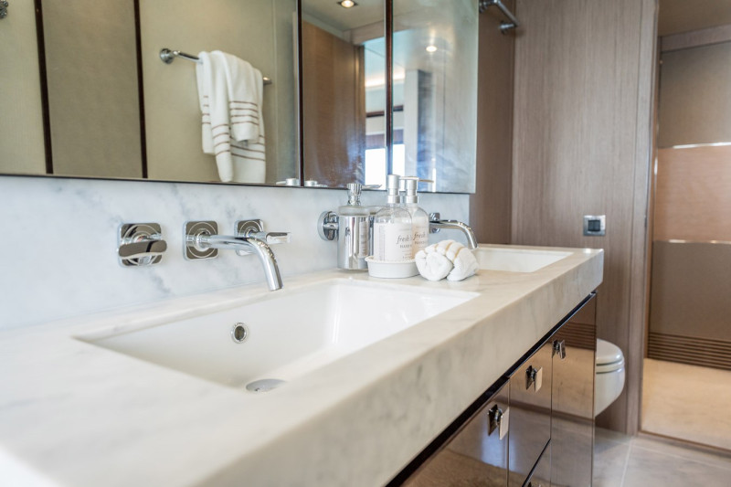 76 YACHT 2018 77' 0" SUNSEEKER