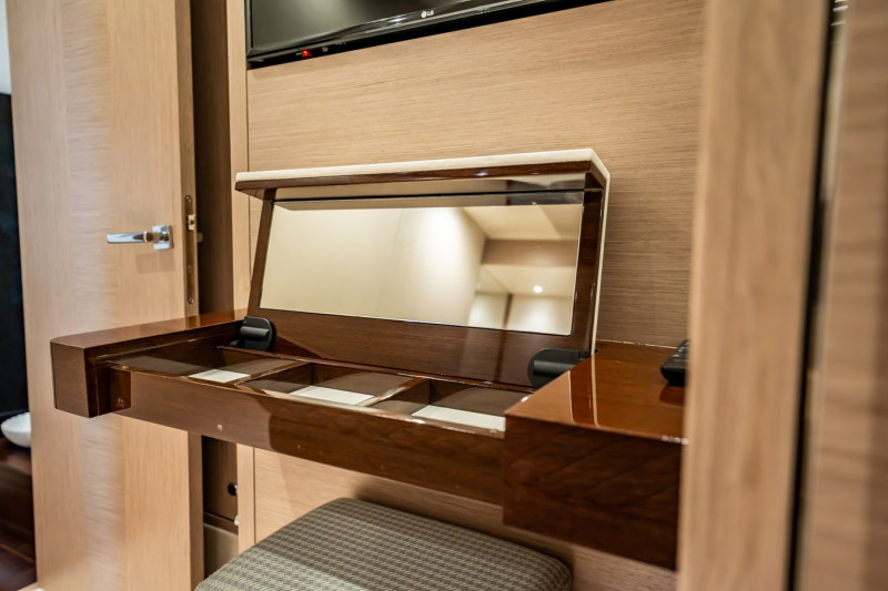 76 YACHT 2018 77' 0" SUNSEEKER